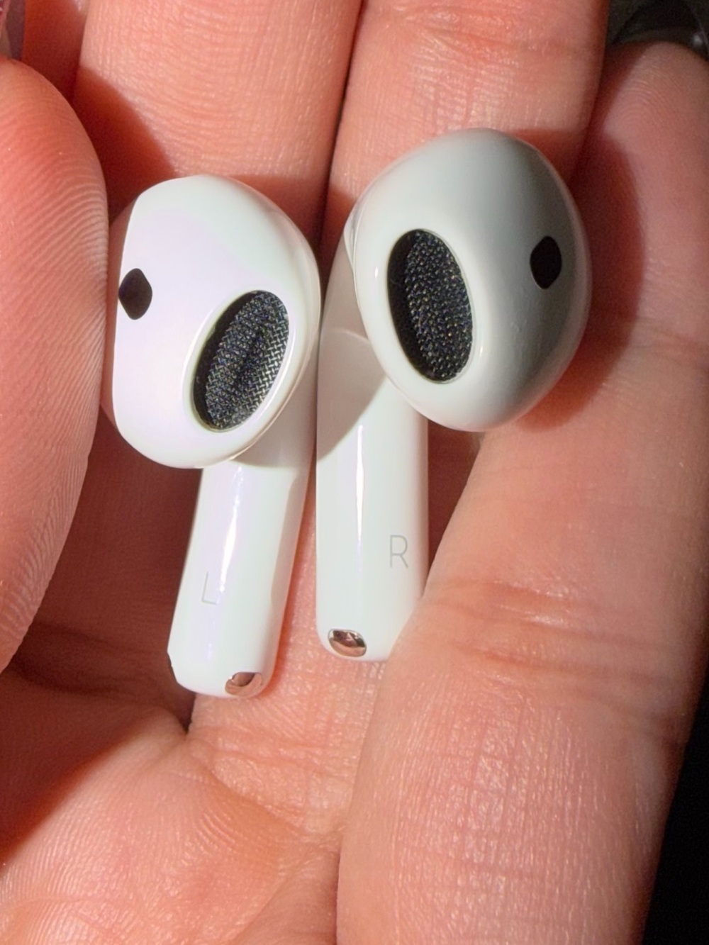 Apple Airpods 4 with Noise Cancellation and Pink Case - Picture 8 of 11
